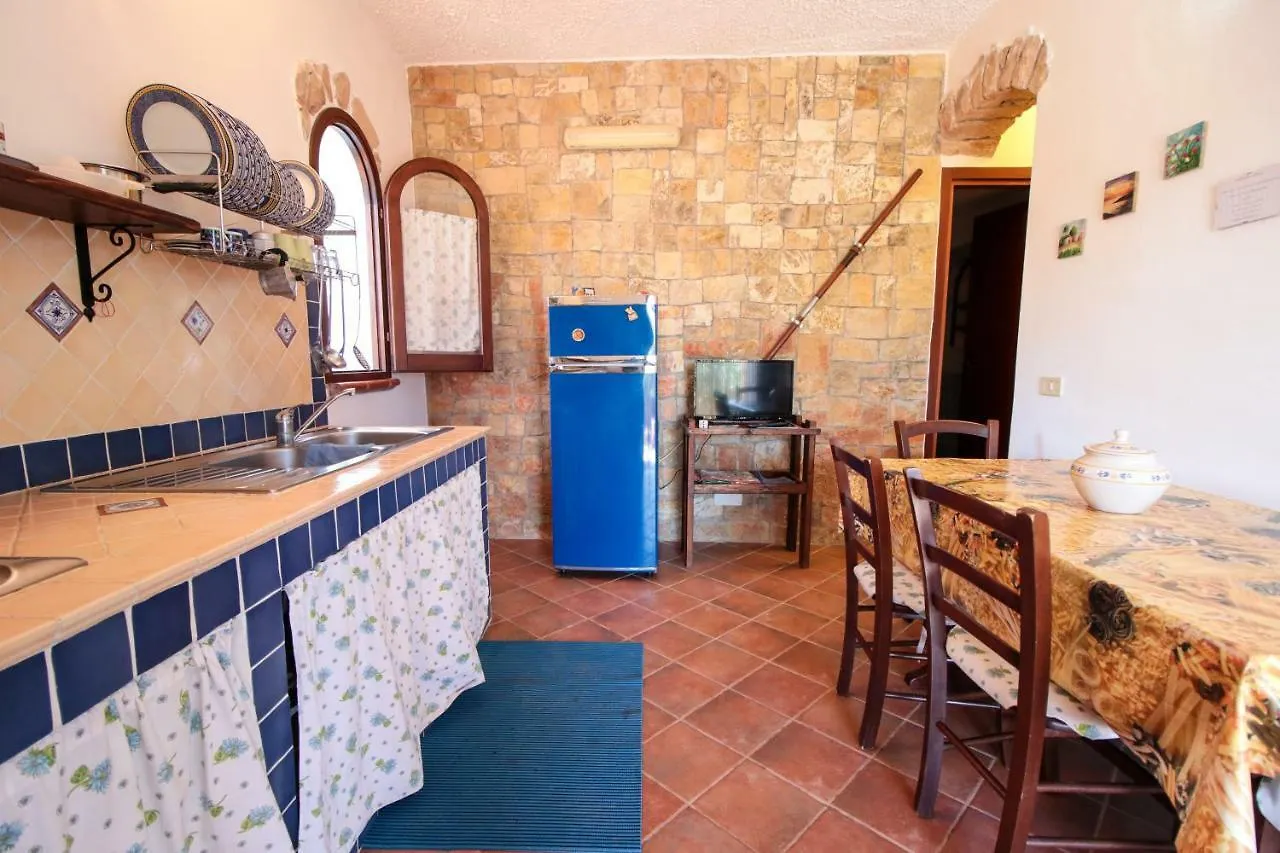 Aparthotel Dammusi del Sole LMP 0*,