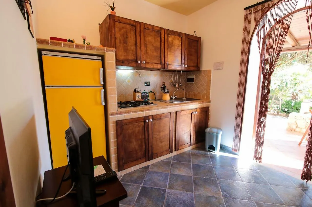 Aparthotel Dammusi del Sole LMP Italia