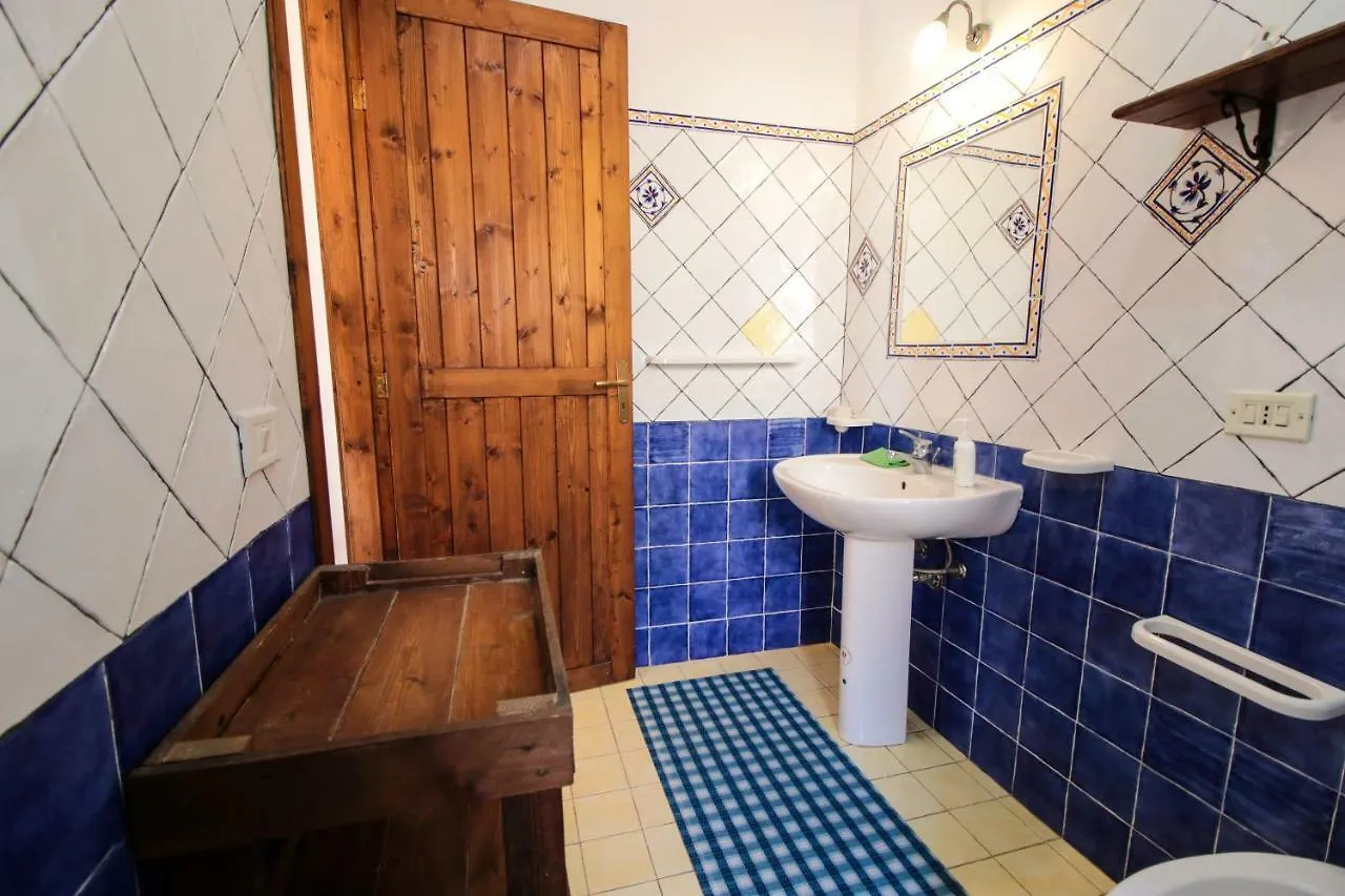 兰佩杜萨Dammusi Del Sole公寓式酒店 兰佩杜萨