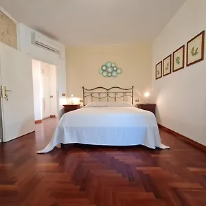 https://bb-lacquarello.it-tuscanyhotel.com
